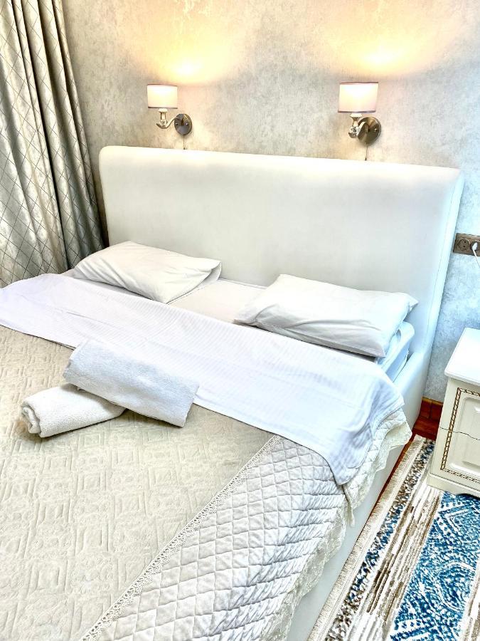 Apartamento Просторная 3 Комнатная Квартира На Арбате Almatý Exterior foto